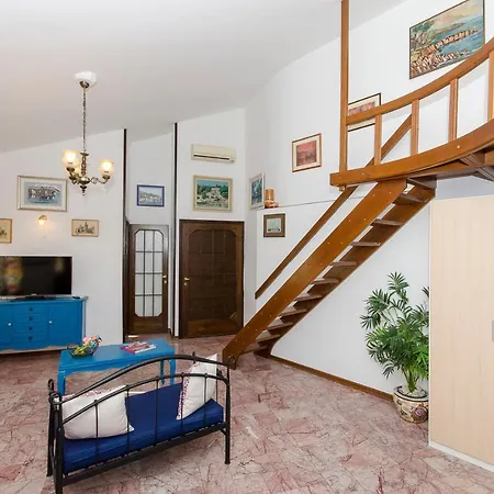 アパート Vialli *